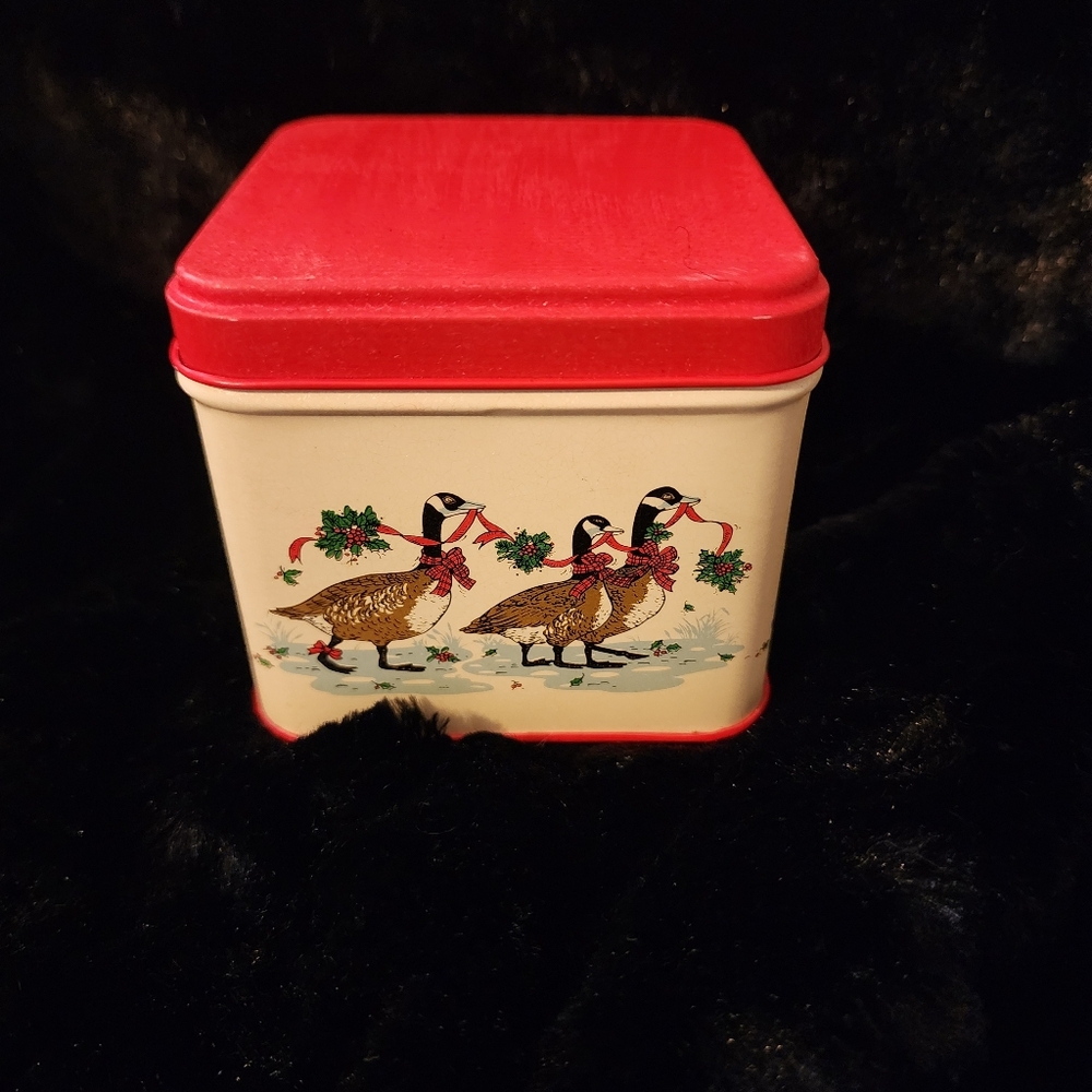 Vintage Potpourri Press Tin with Paper Coasters